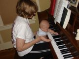 2005-04-21 meredith and nathan play the piano